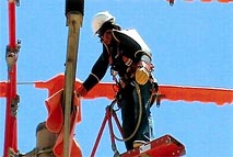 بعد رفض مطالبهم..عمال الكهرباء الوطنية يضربون عن العمل نهاية الشهر الجاري