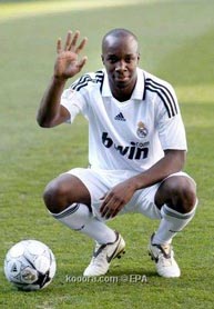 مرض إفريقي يضرب نجم الديوك الفرنسية وتدمير الجهاز العصبي ينتظره