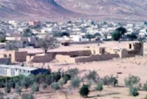 اهالي القويرة يرفعون مذكرة احتجاج لرئيس الوزراء بسبب مخلفات مزارع الأغنام