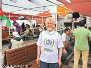 أسطول الحرية: بريطاني يشهر أسلامه وآخر حائز على نوبل