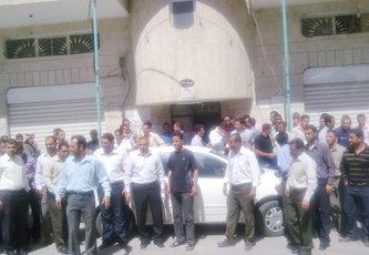 مضايقات أمنية لمعلمين على الطريق الصحراوي ومئات آخرين يعتصمون أمام الرئاسة