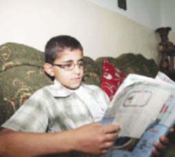 عين اصطناعية للطالب "الدويكات" تريحه من ألم كان يلازمه