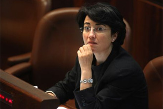 يعايروني بعدم زواجي..حنين المرأة التي هزت عرش إسرائيل