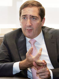 الرفاعي يرتب لتعديل وزاري مفاجئ على حكومته