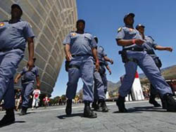 اللصوص يواصلون عملهم .. سرقة 4 صحفيين صينيين في جوهانسبرج