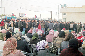 المعلمون يحضرون لمهرجانات واعتصامات خلال العطلة الصيفية