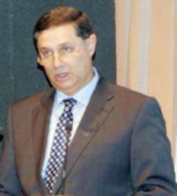 وزير الزراعة يحصر أذونات التصدير والاستيراد من وإلى العراق به شخصيا