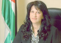 وزيرة السياحة تستفسر عن كيفية ترخيص المقهى الدولي؟