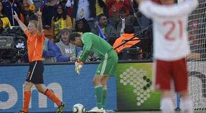 "طواحين" هولندا تعبر الدنمارك بهدفين نظيفين