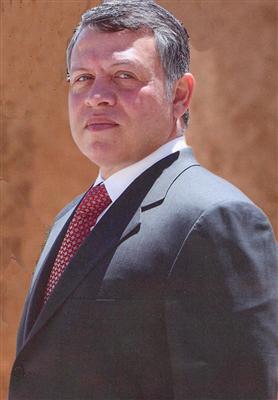 الملك يزور القيادة العامة ويرعى حفل تخريج دورة مرشحي الطيران الـ39