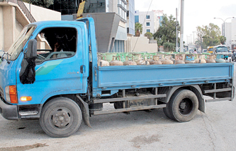 مخالفة محطات محروقات على طريق المطار لرفضها بيع بنزين وسولار