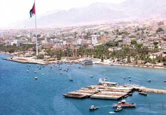 العقبة أول مدينة أردنية ترفع العلم الأخضر