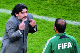 مارادونا : اسبانيا أقل مما توقعت وصامويل قد يغيب عن مواجهة المكسيك