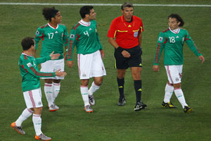 لماذا يحاول "الفيفا" دوماً وضع رأسه تحت التراب؟