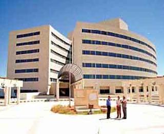 الخبز والديمقراطية تطالب الحكومة بإجراءات عاجلة لإنقاذ صندوق التأمين الصحي