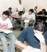 حرمان طالب من امتحان الثانوية لحيازته مسدسا وهاتفا نقالا