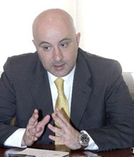 وزير الصناعة: الحكومة لم تعد قادرة على بناء الاقتصاد الوطني