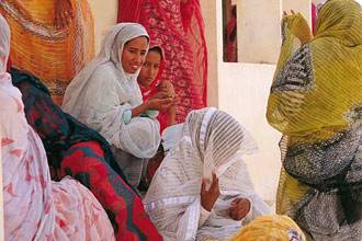 احتفال الموريتانيات بالطلاق: رقص وغناء ثم "عريس صوري"