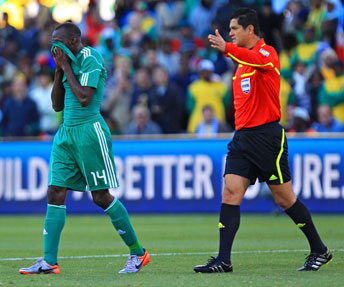 الرئيس النيجيري يمنع منتخبه من المشاركة الدولية لمدة عامين