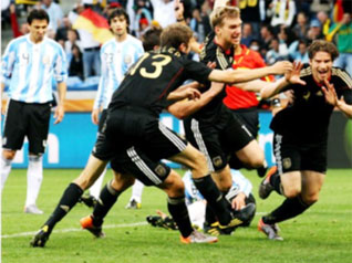 الماكينات الألمانية تُلقن راقصي التانجو درساً لا يُنسى