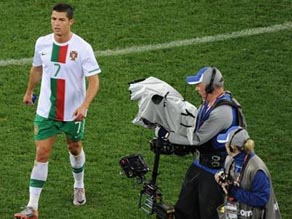 رونالدو يعلن عبر الفيس بوك أنه أصبح أباً لطفل