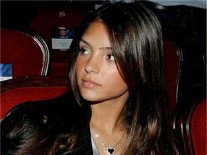 زوجة كاكا : لا استطيع أن أتمالك نفسي من الضحك على هزيمة الأرجنتين