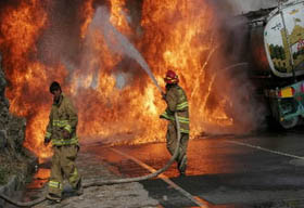 وفاتين في تصادم مروع بين صهريج وسيارة قبيل بلدة القويرة