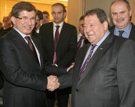 بن أليعازر لمستشار باراك: "دير بالك مني.. أنا عراقي وسأشويك !!! "