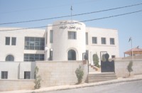 مرافق نادي معلمي الزرقاء معطلة منذ سنتين وتقارير تؤكد وجود عيوب فنية وهندسية