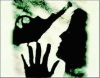 اسناد تهمة القتل العمد بالاشتراك لأربعة أشقاء قتلوا شقيقتهم أثناء نومها