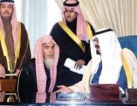 الصحفيون "جنود الشيطان"..البراك يحرم كشف المرأة شعرها ورقبتها أمام النساء