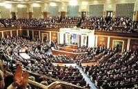 عضو يهودي في الكونغرس يتزوج مساعدة وزيرة الخارجية المسلمة هوما عابدين