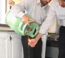 اسطوانات غاز مملوءة بالماء تباع في الاسواق