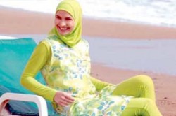 "المايوه الشرعي" الصيني يلقى رواجاً بمصر.. وعلماء دين يحرّمونه