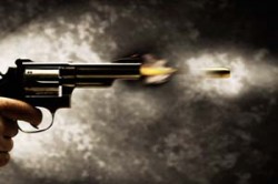 اصابة شاب برصاصتين في مشاجرة بعين الباشا