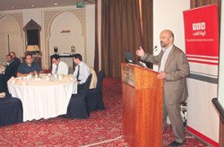 64% من الرجال و12% من النساء في الاردن عاملون