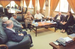 تجارة عمان تؤكد عدم توجه التربية لتغيير الزي المدرسي