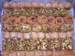 محلات الحلويات تتلاعب بالأوزان ..و"المقاييس" آخر من يعلم