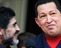 مارادونا يدعم شافيز "حتى الموت"