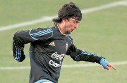 ميسي وعد باستوري باصطحابه إلى برشلونة