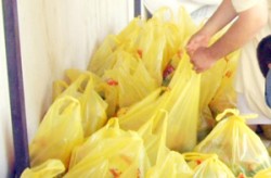 شراء غير مباشر لأصوات الناخبين .. رحلات عمرة وطرود وهدايا في المناسبات