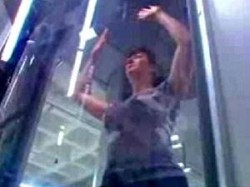 "زوجي فقط يراني عارية".. حملة نسائية ضد التفتيش