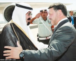 الملك في مقدمة مستقبلي خادم الحرمين لدى وصوله عمان