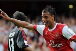 المغربي مروان الشماخ يواصل تألقه مع آرسنال بهدف في ميلان