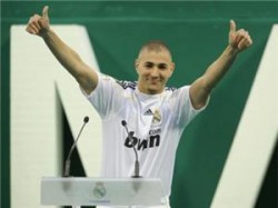 صاحب الفضيحة الأخلاقية : جماهير الفريق الملكي لم ترى "بنزيمة" الحقيقي