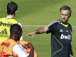 مورينهو يحذر جماهير الريال من الإستعجال