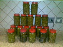 ضبط براميل مخللات غير صالحة للاستخدام البشري في لواء الهاشمية