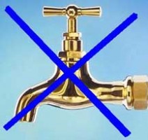 أهالي الزرقاء يلوحون بالاعتصام أمام مبنى الرئاسة لاستمرار انقطاع المياه