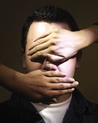 " الفرنسية" : حجب الحكومة مواقع الكترونية عن موظفيها "تعديا على الحريات العامة"