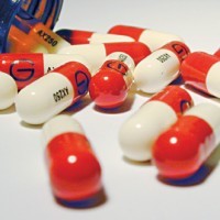 أطباء يصرفون علاجا لمرضاهم بكميات كبيرة لصالح شركات الأدوية